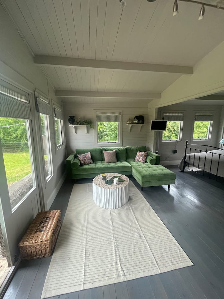 Cosy Log Cabin With Hot Tub & Garden In Derbyshire - Derbyshire