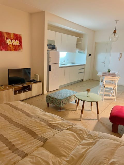 Top performing Airbnb: Beautiful studio in Devoto! in Villa Devoto