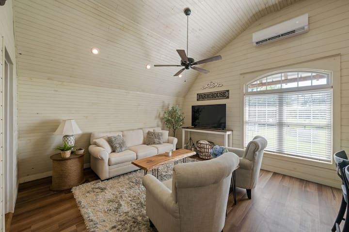 The Barn At Willow Creek Farm - Fairhope, AL