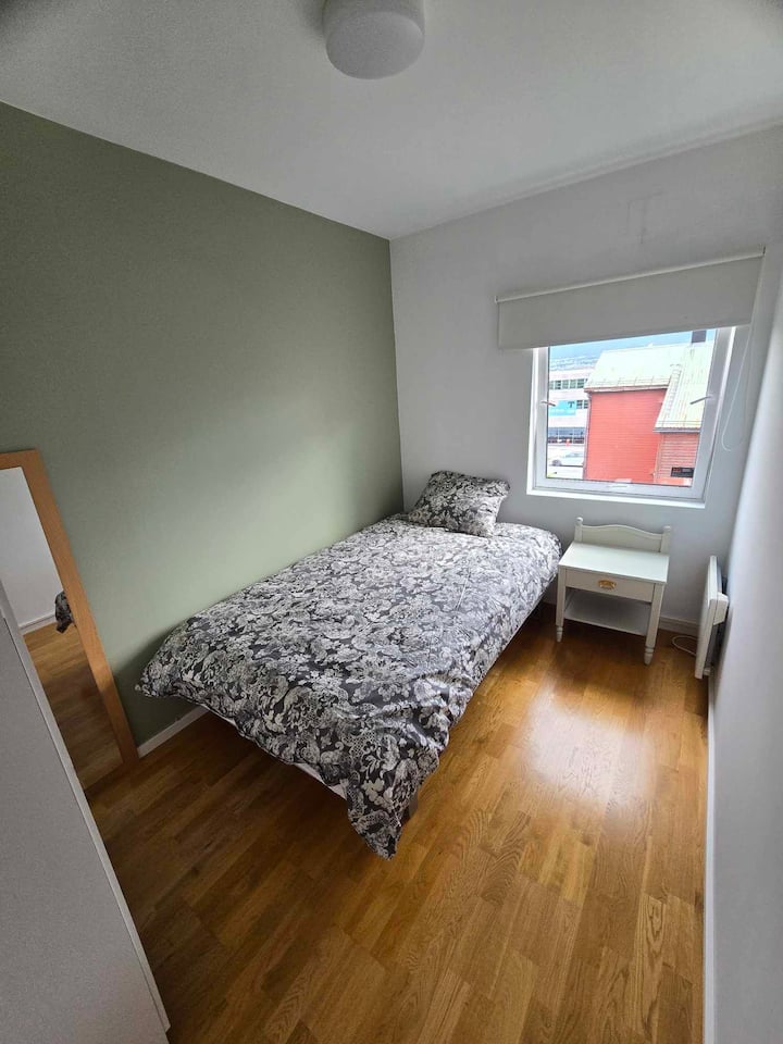 posteľ je 120 x 200