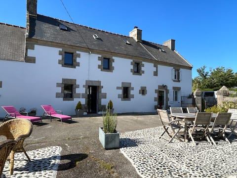 Charming Breton farmhouse for 6 people.