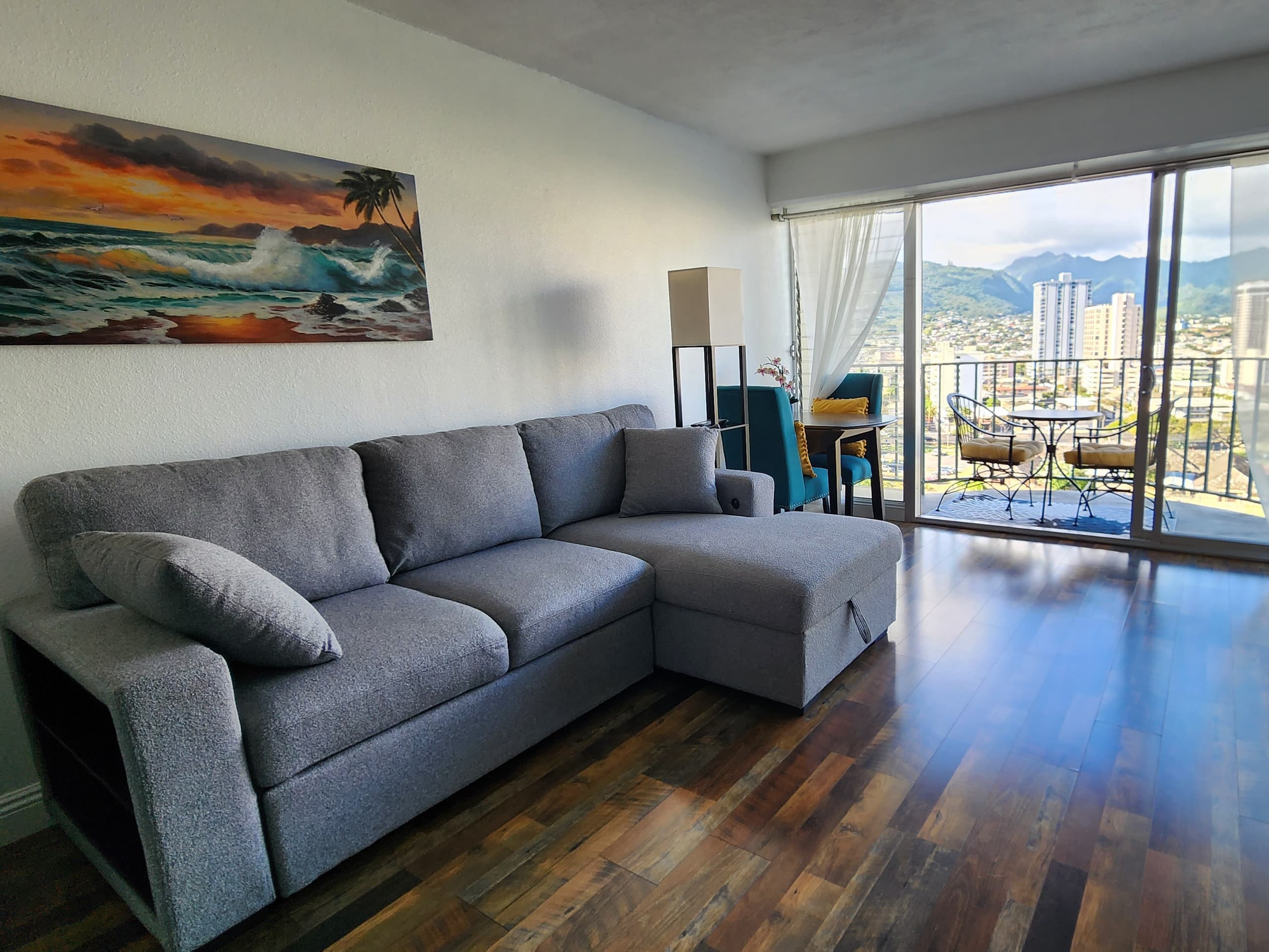 Scenic 2 BR Oasis w/Free Parking - Image 2