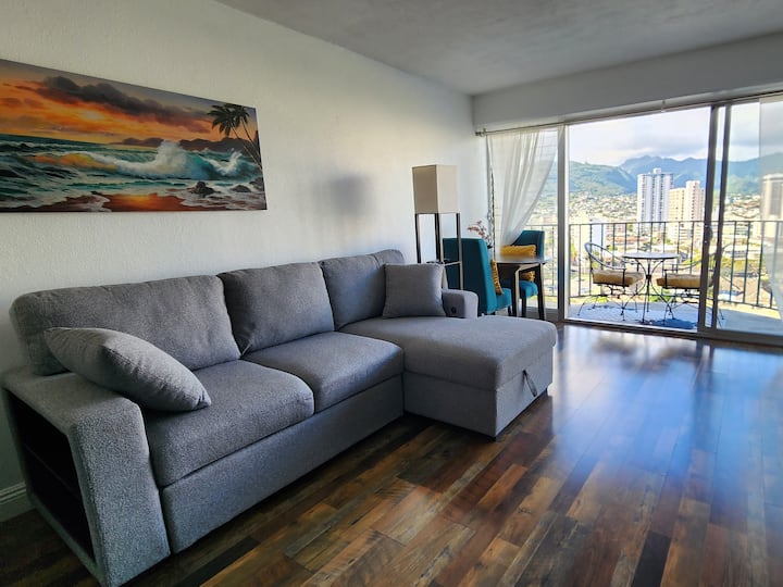 Scenic 2 Br Oasis W/free Parking - Honolulu, HI