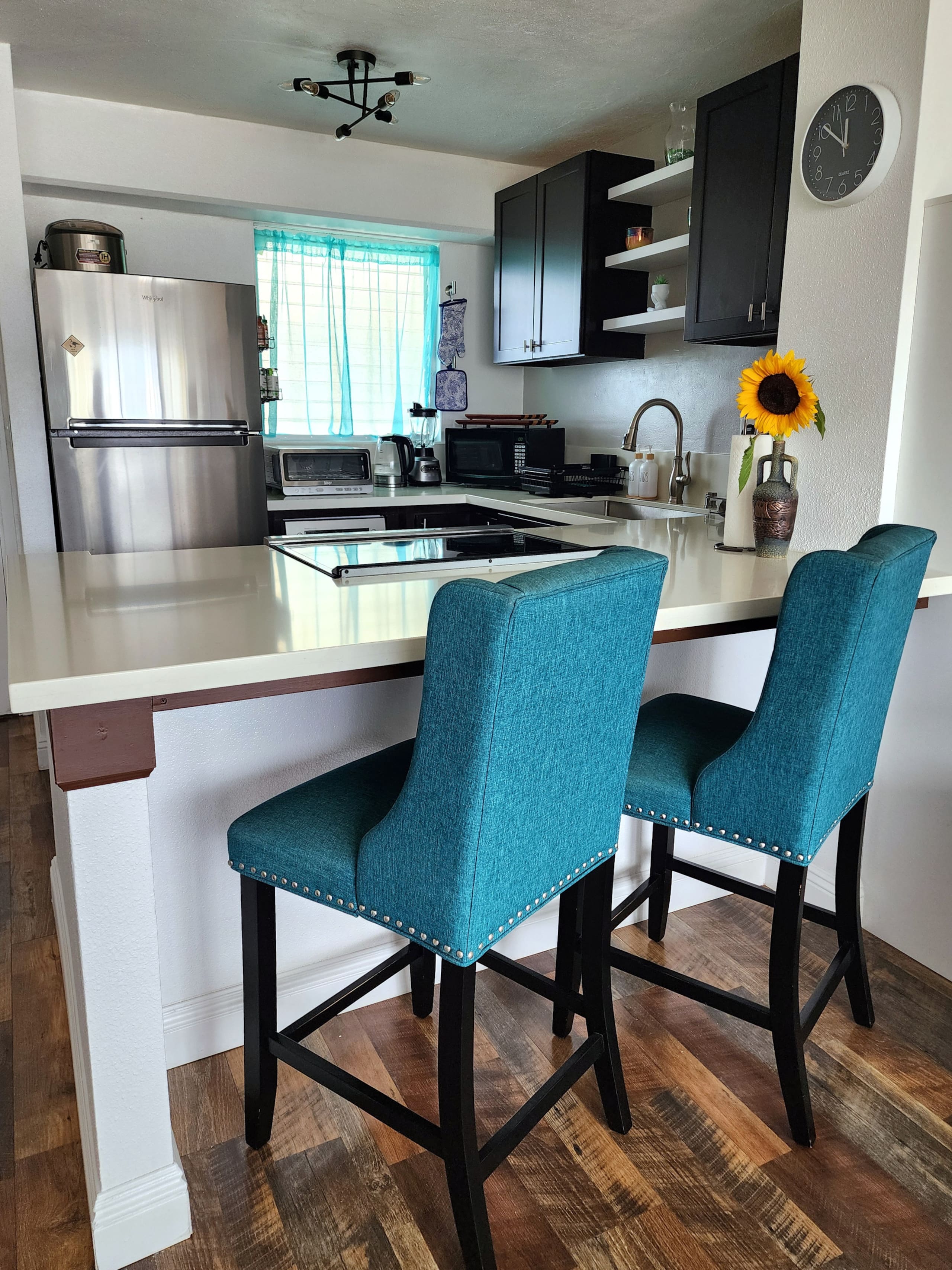 Scenic 2 BR Oasis w/Free Parking - Image 6