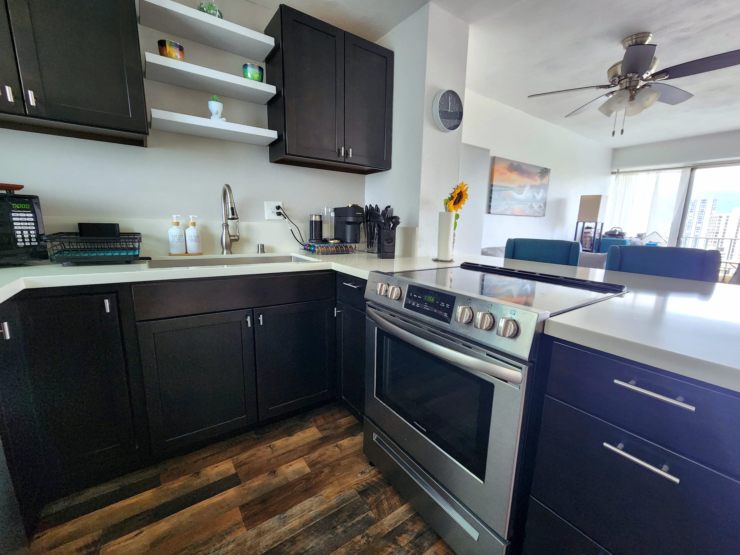 Scenic 2 BR Oasis w/Free Parking - Image 9