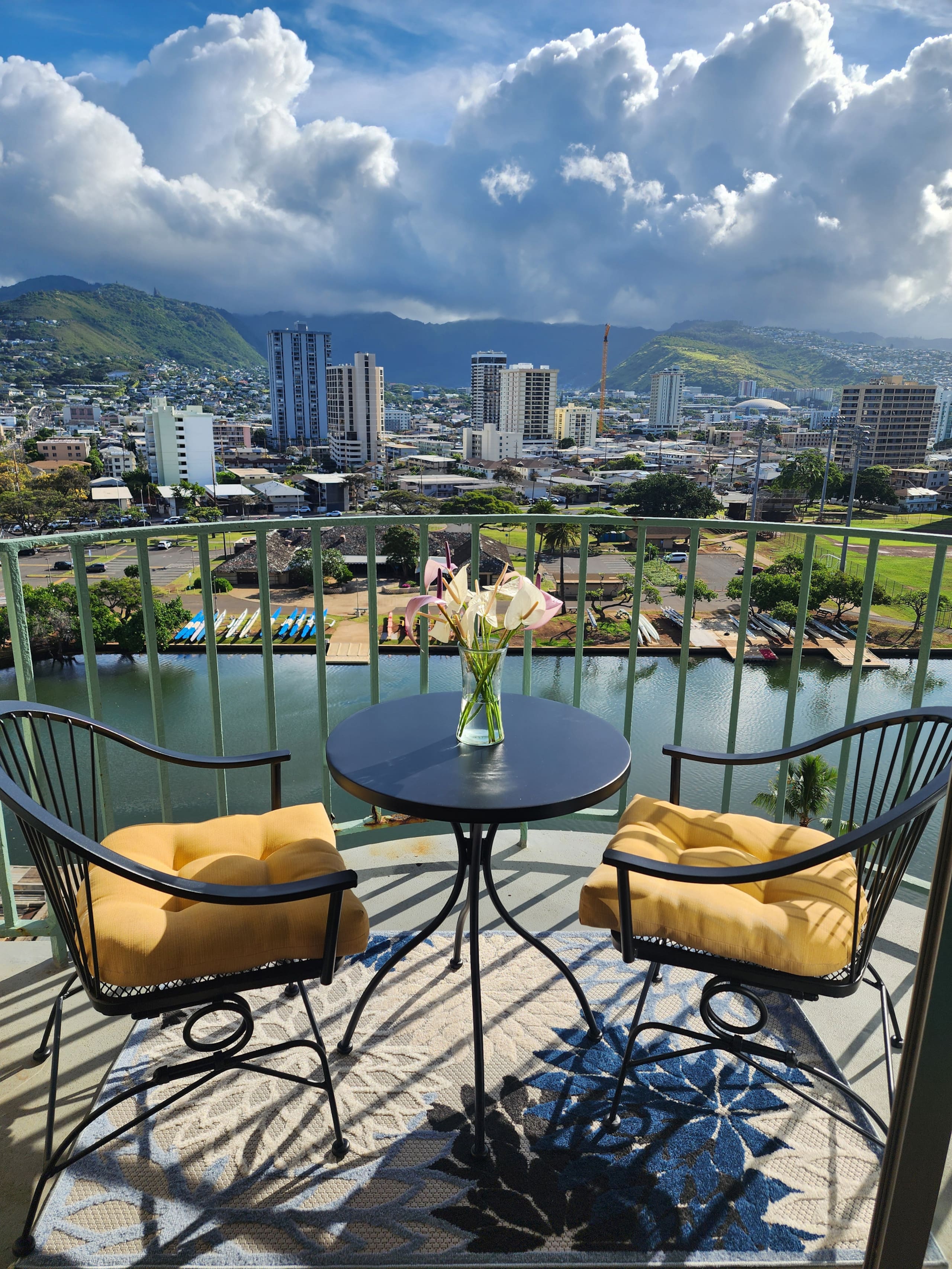 Scenic 2 BR Oasis w/Free Parking - Image 1