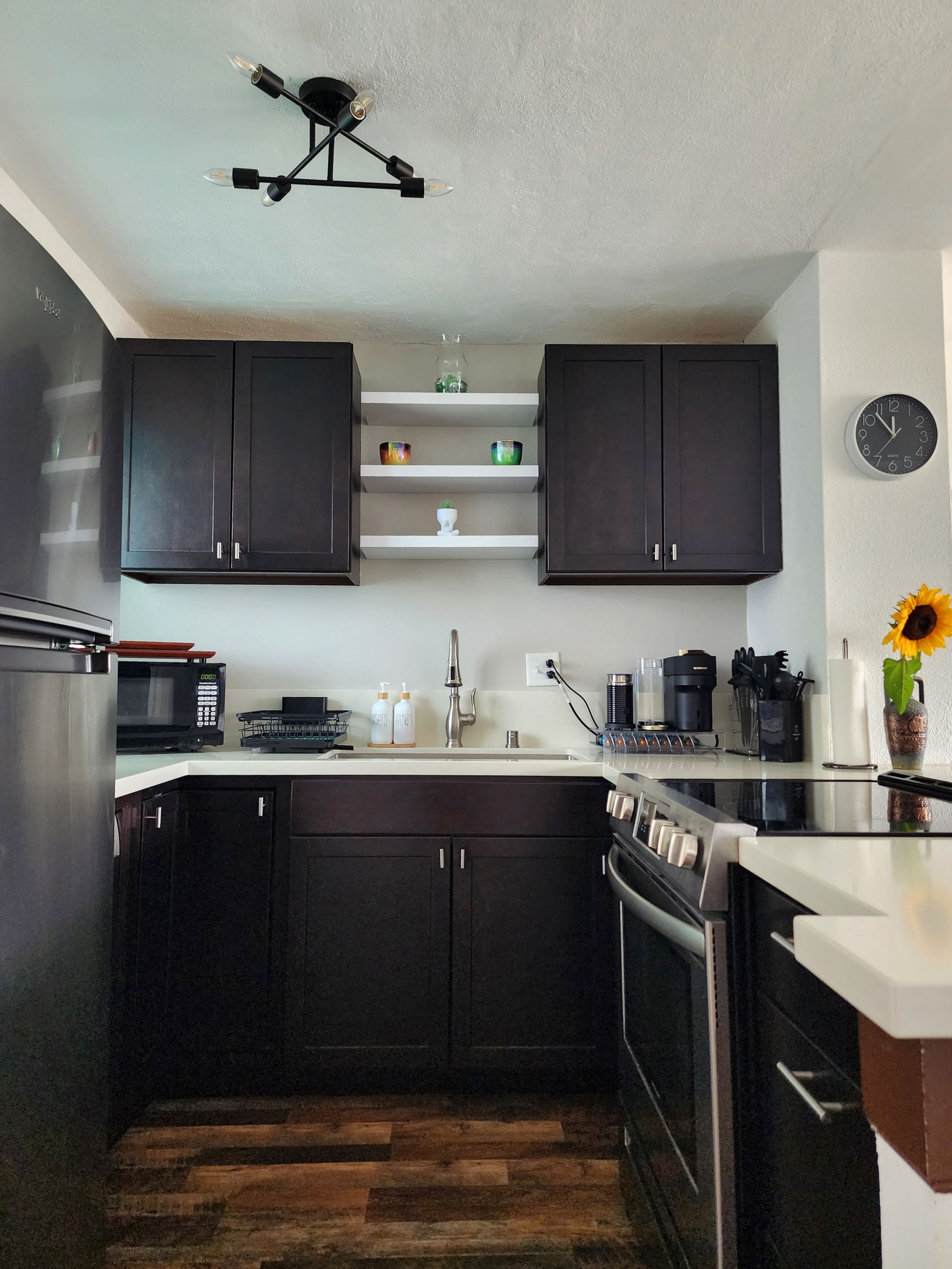 Scenic 2 BR Oasis w/Free Parking - Image 7