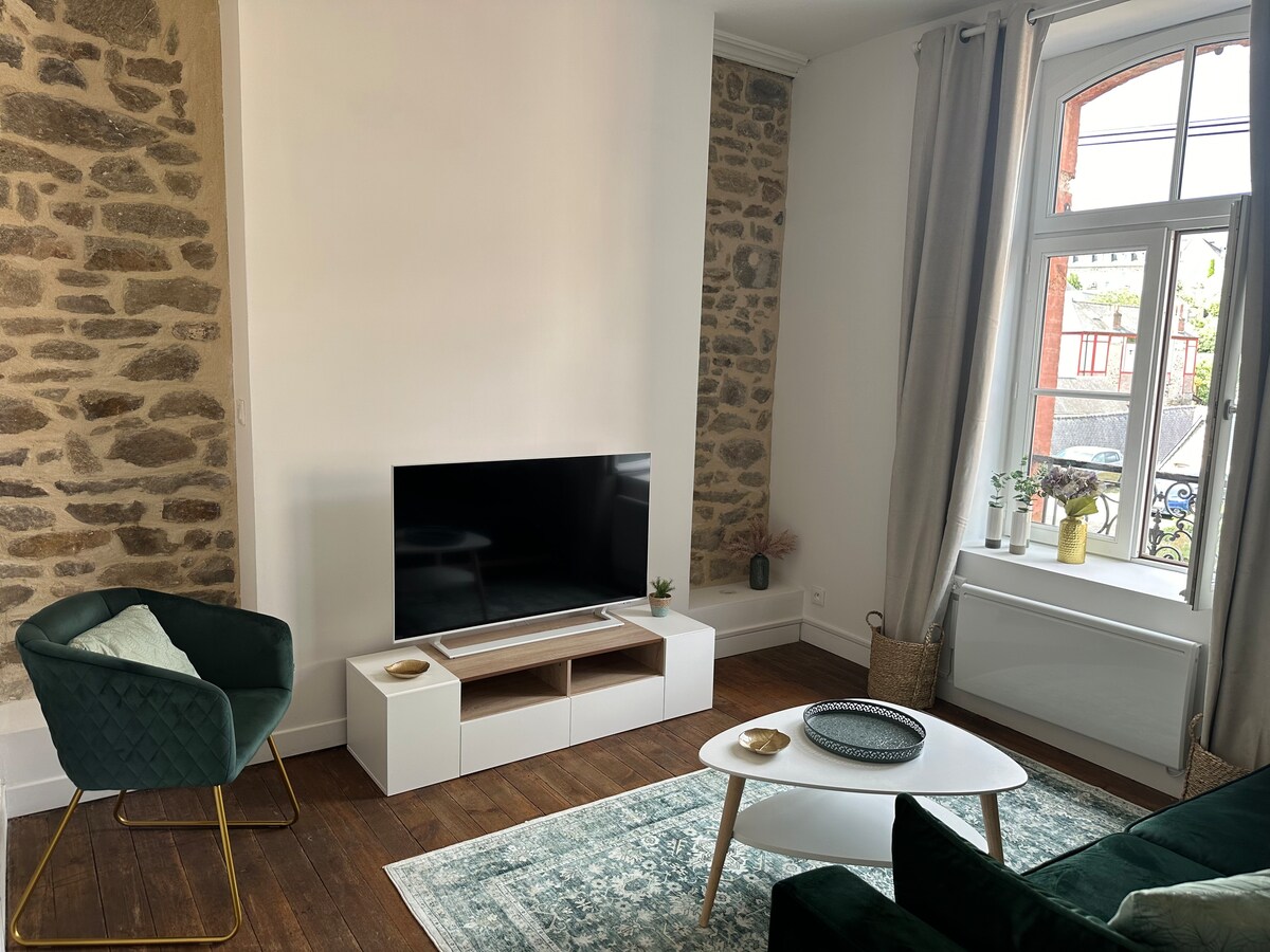 Annonce Airbnb populaire: Historic center, view of jerzual. à Dinan