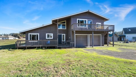 5BR Fort Bragg Ocean View Villa · Hot Tub · Dogs
