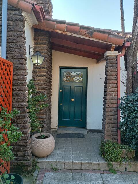 Steps from Ñuñoa and the metro. Spacious-full equipped