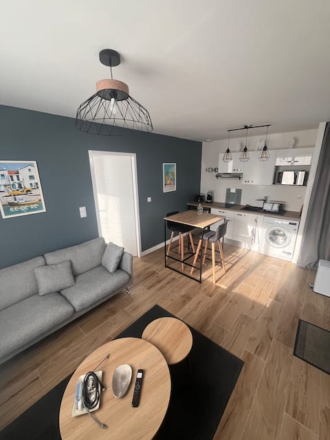 Popular Airbnb listing: Charming brand new 2-room apartment in La Rochelle