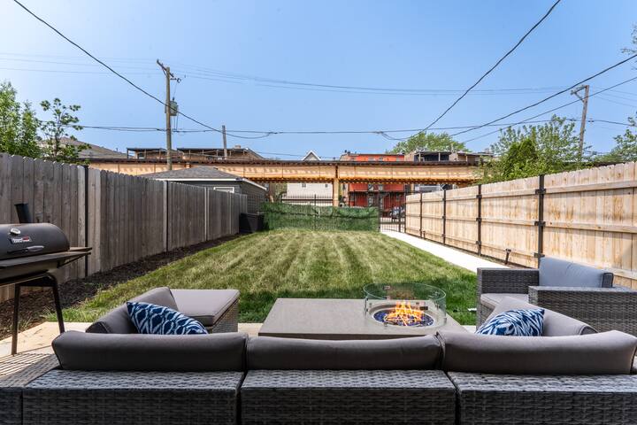 Smart Home King Bed Private Yard gallery image 4