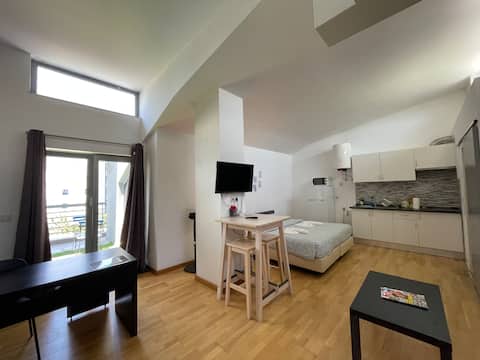 Top performing Airbnb: Home Away 7R in Campolide