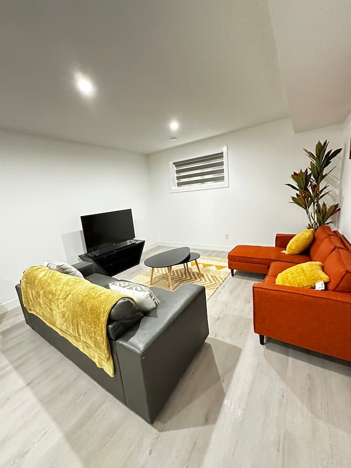 Spacious Two Bedroom Basement Hotel Style. Unit A - Fort Saskatchewan
