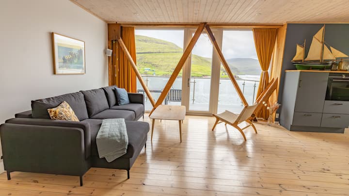 "Seglhúsið" · Oceanfront Apt + Balcony Views - Faroe Islands
