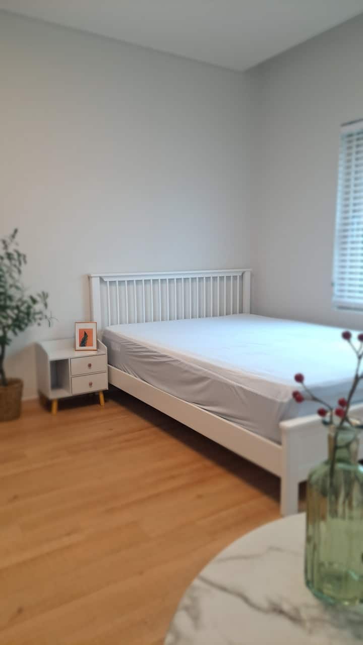 เตียงควีนไซส์สอบถาม 010 -2220 -8177