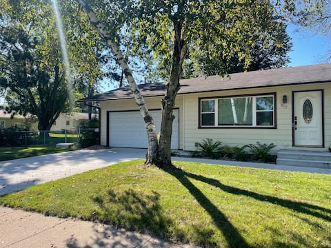 Quiet 3-Bedroom Home Family & Pet Friendly