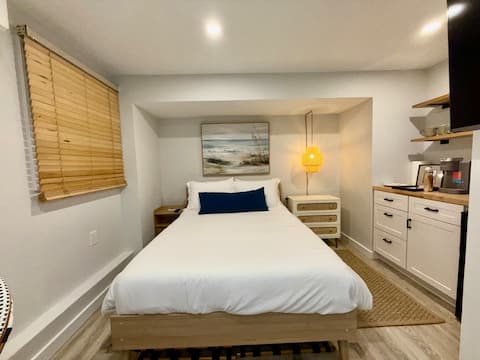 Successful Airbnb property: Beachy and cozy private room. in Hampton Bays