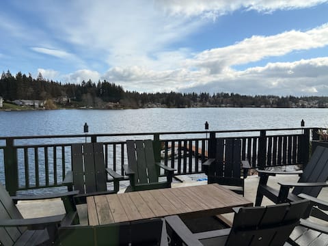 The Kitsap Lakefront Oasis