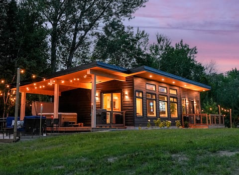 *NEW* Naturskön Cottage | Mountain Views | Hot Tub