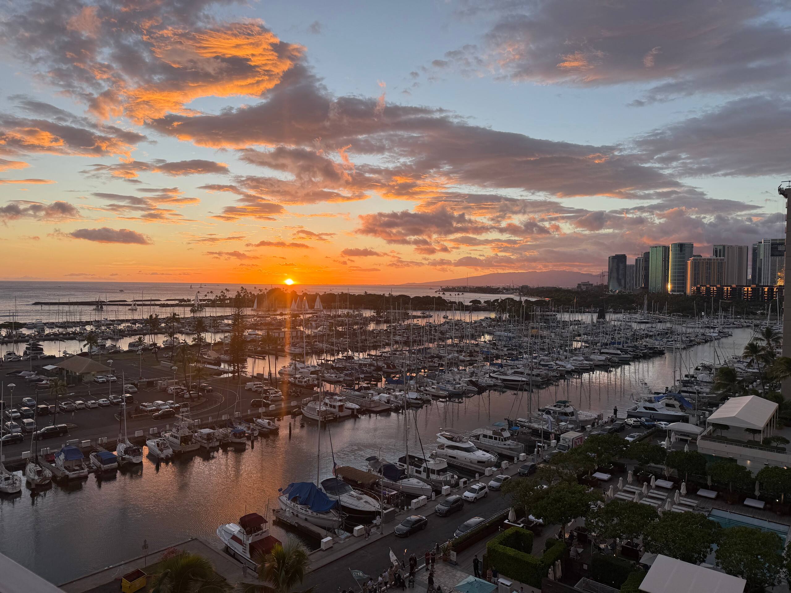 Condo in Honolulu · ★4.72 · 1 bedroom · 2 beds · 1 private bath - Image 35