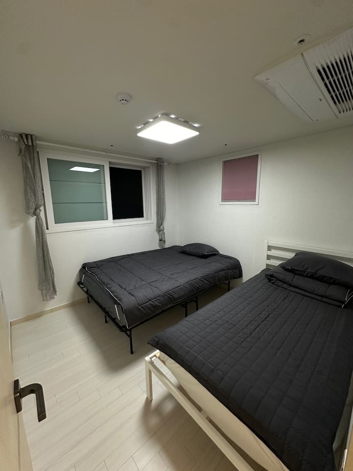 Room1 Queen size bed Super single size