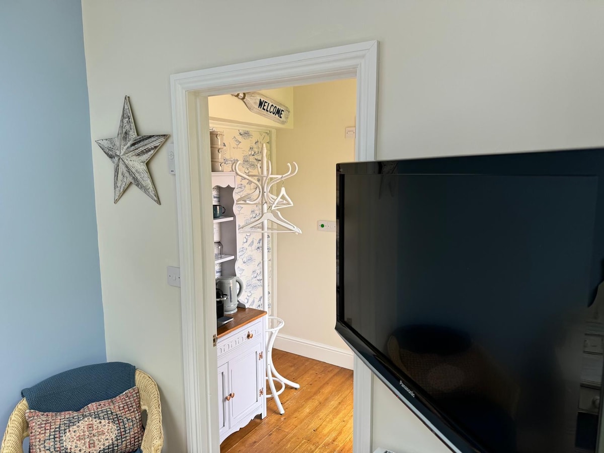 Popular Airbnb listing: Guest suite in Barton on Sea in New Milton