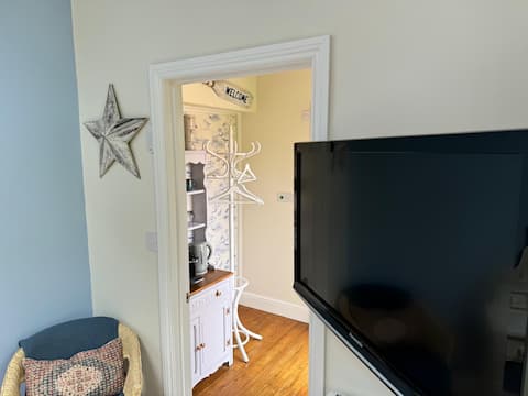 Popular Airbnb listing: Guest suite in Barton on Sea in New Milton