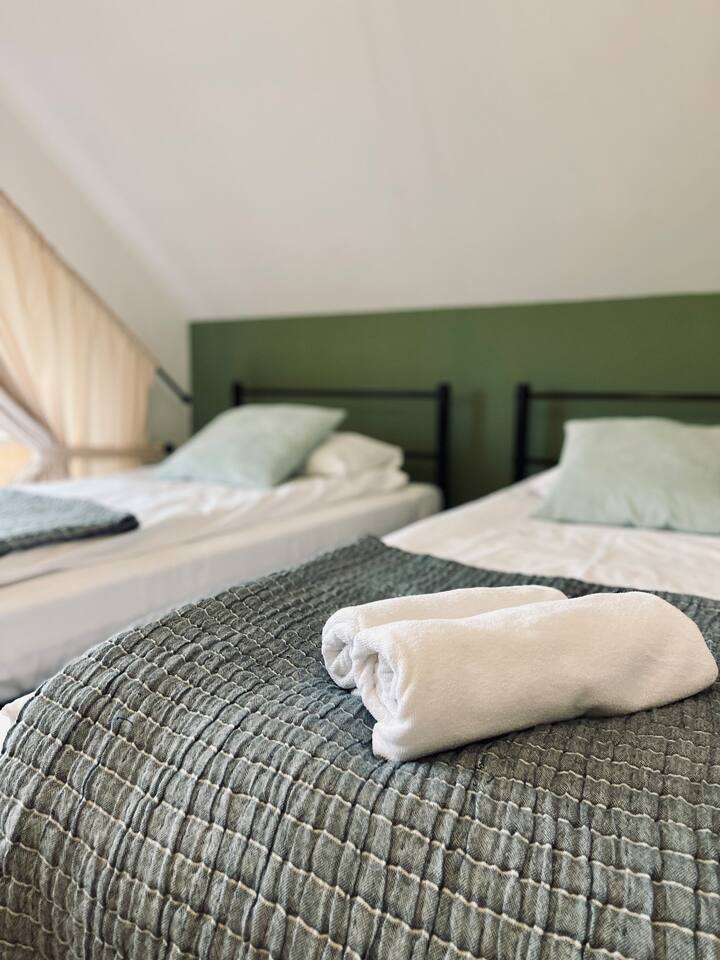  2 ერთადგილიანი საწოლი 