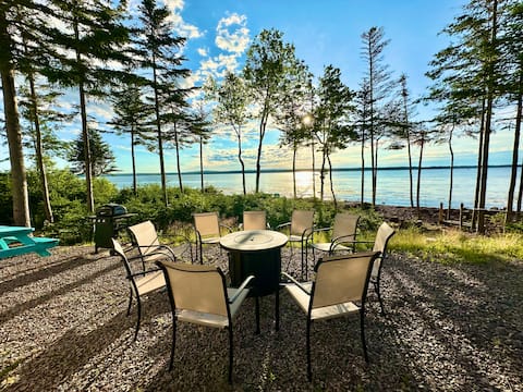 Stunning Beachfront Chalet w/ Gameroom & Fireplace