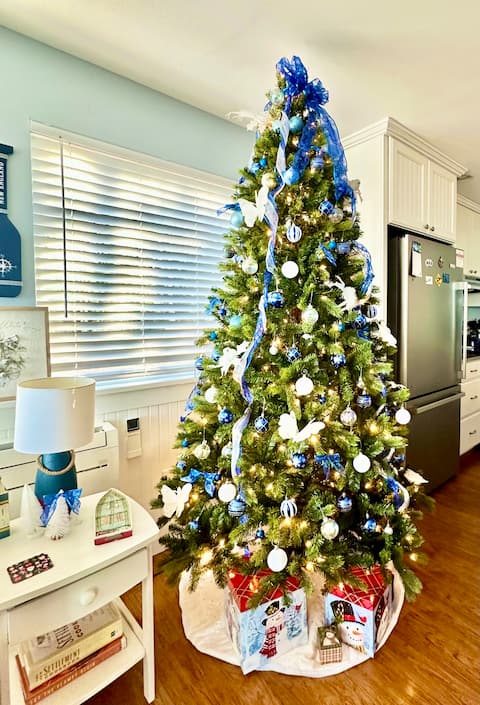 Stunning Beachfront Holiday Retreat w/ Gameroom