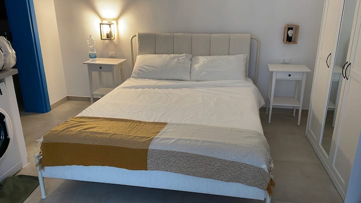 Брачен кревет (широк 150-179 см) и единечен кревет (широк 180-179 см) 