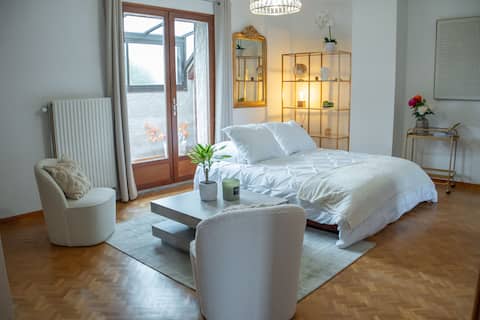 Successful Airbnb property: Charming Apartment: Near Disney and close to Paris in Noisy Le Grand