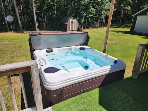 *Hot Tub, Pet Friendly, Fenced, Home in the Woods.