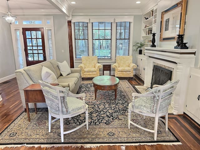 Woodley Park Home W/Parking, 2 Blocks to Metro!