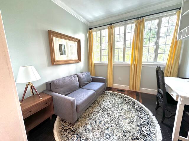 Woodley Park Home W/Parking, 2 Blocks to Metro! gallery image 5
