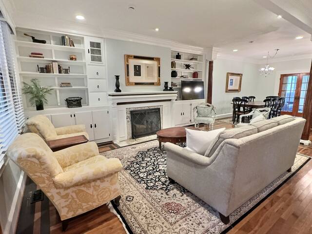 Woodley Park Home W/Parking, 2 Blocks to Metro! gallery image 2