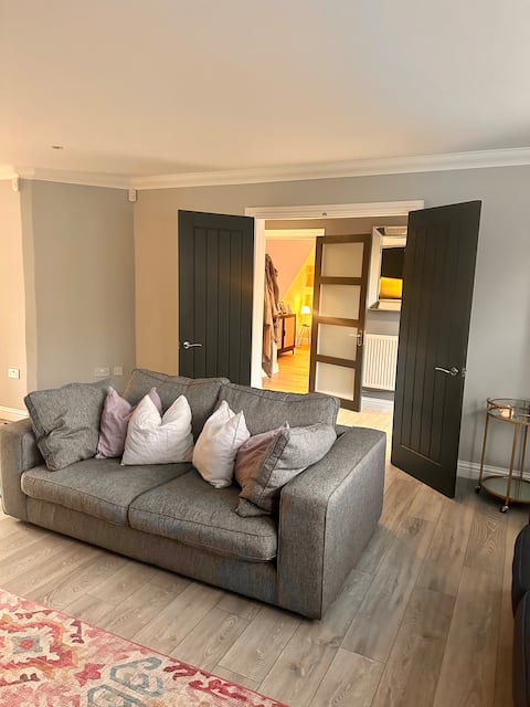 Popular Airbnb listing: Whole family Home by Royal Liverpool Golf in Hoylake & Meols