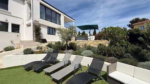 5* Villa Heated Pool, Petanque & Beach 850 m