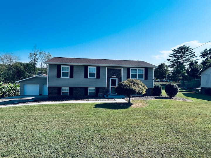 Private, Cozy, Clean 4 Bedroom Home.