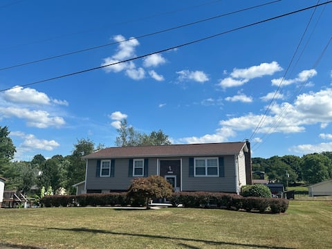 Private, Cozy, Clean 4 Bedroom Home.