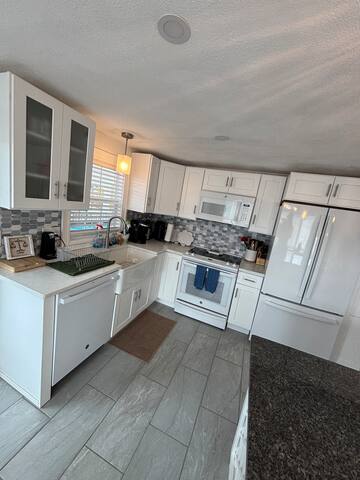 Updated house in between First and Second Beach! gallery image 4