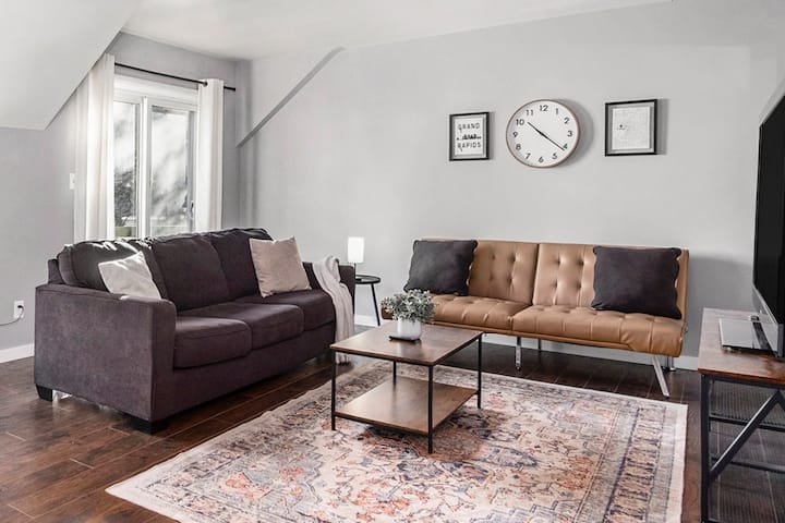 Skyline View Apartment W/ Private Parking - Grand Rapids, MI