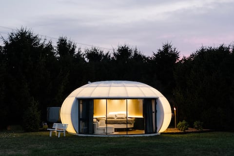 The Dome, Pennsylvania, with hot tub