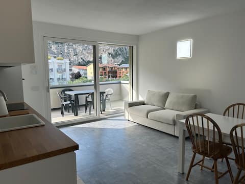 Annuncio Airbnb popolare: Torbole, a stone's throw from the lake a Nago Torbole