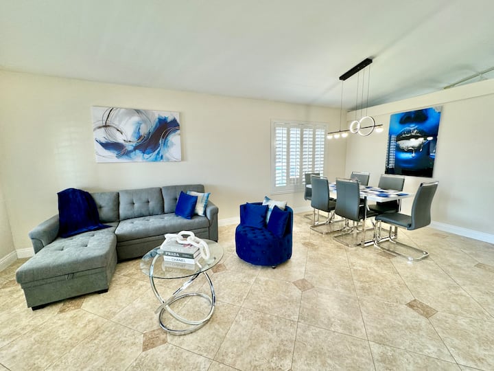 Modern & Avant-grade Home.pv Pool, Bbq, Pool Table - Las Vegas, NV