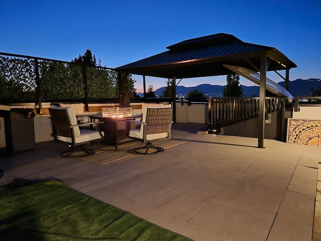 TOP 5%-1000SF TOP Floor, 15 Min DTW Roof TOP Patio