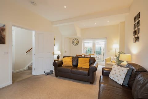 30 Bowmont St - Dog Friendly