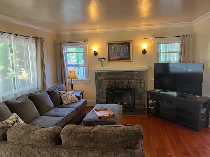 Duplex House 2bd/1 Bath In Stadium District - Tacoma, WA