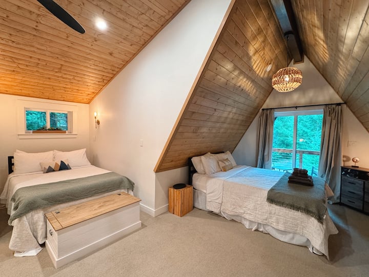 Open loft upstairs with two beds